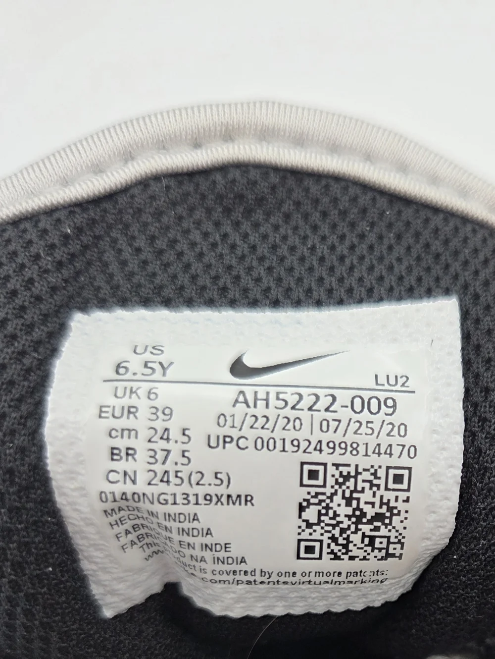 Nike Air Max Axis‎ Kids Sneakers Black Wolf Grey University Red Size 6.5Y